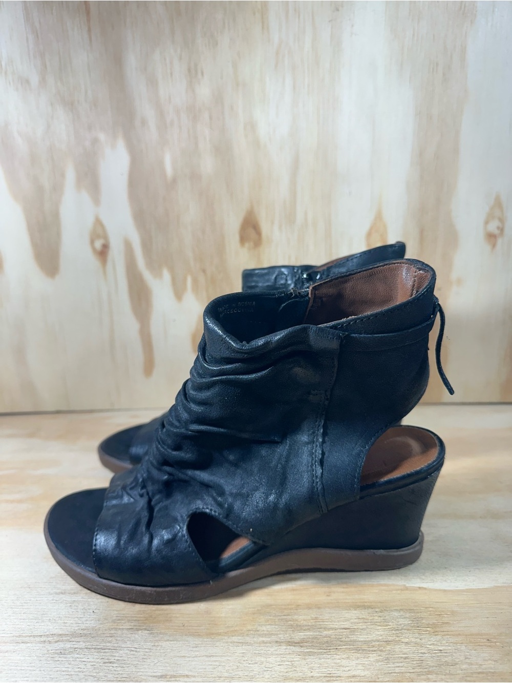 Miz Mooz Black Ruched Leather Wedge Sandal Women’s Size 9